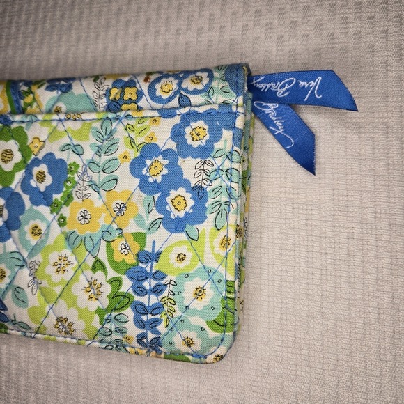 VERA BRADLEY Travel Envelope Passport Wallet Organizer English Meadow Retired - Picture 6 of 8
